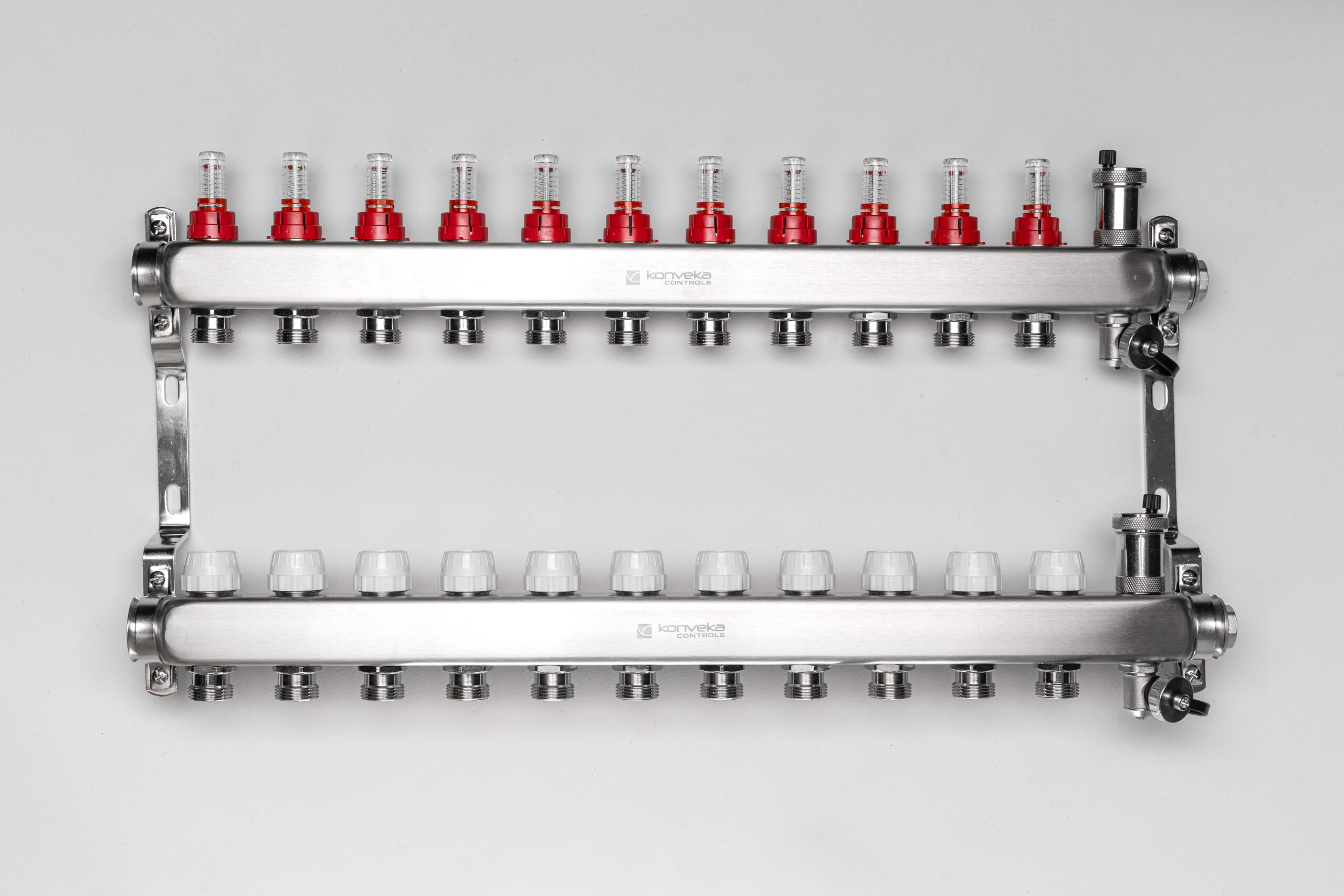 Adjustable 11-circuit manifold with flow meters