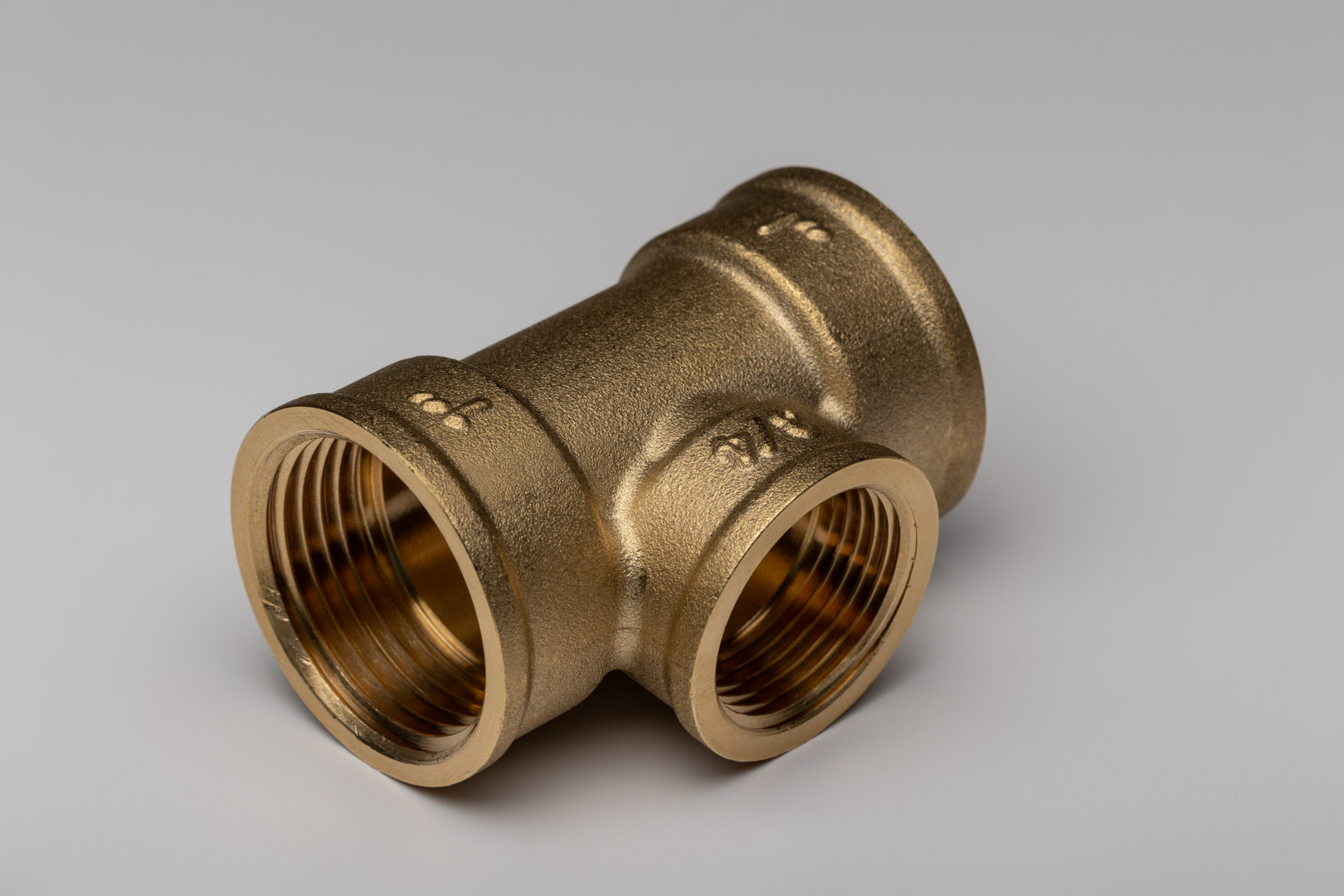 Žalvarinis redukcinis trišakis 1" x 3/4" x 1"