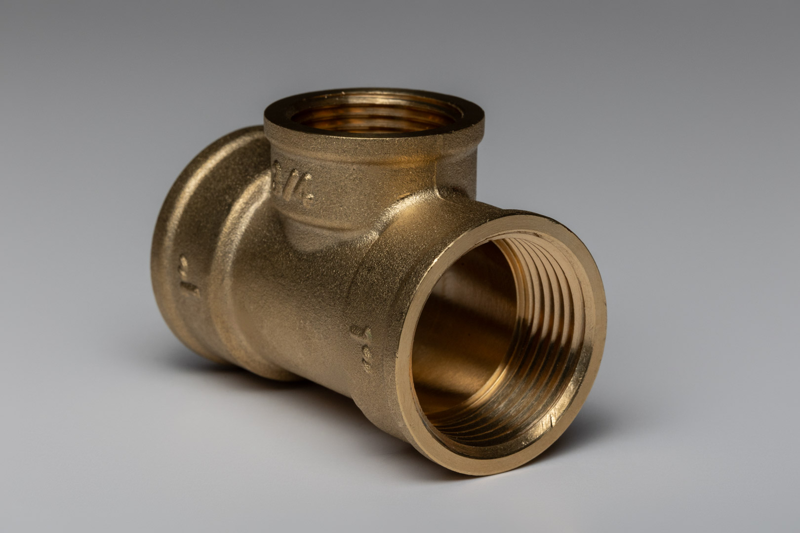 Žalvarinis redukcinis trišakis 1" x 3/4" x 1" - Image 4