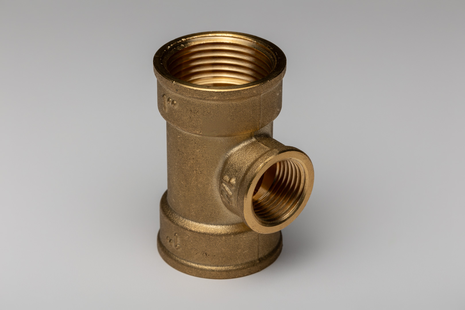 Žalvarinis redukcinis trišakis 1" x 3/4" x 1" - Image 2