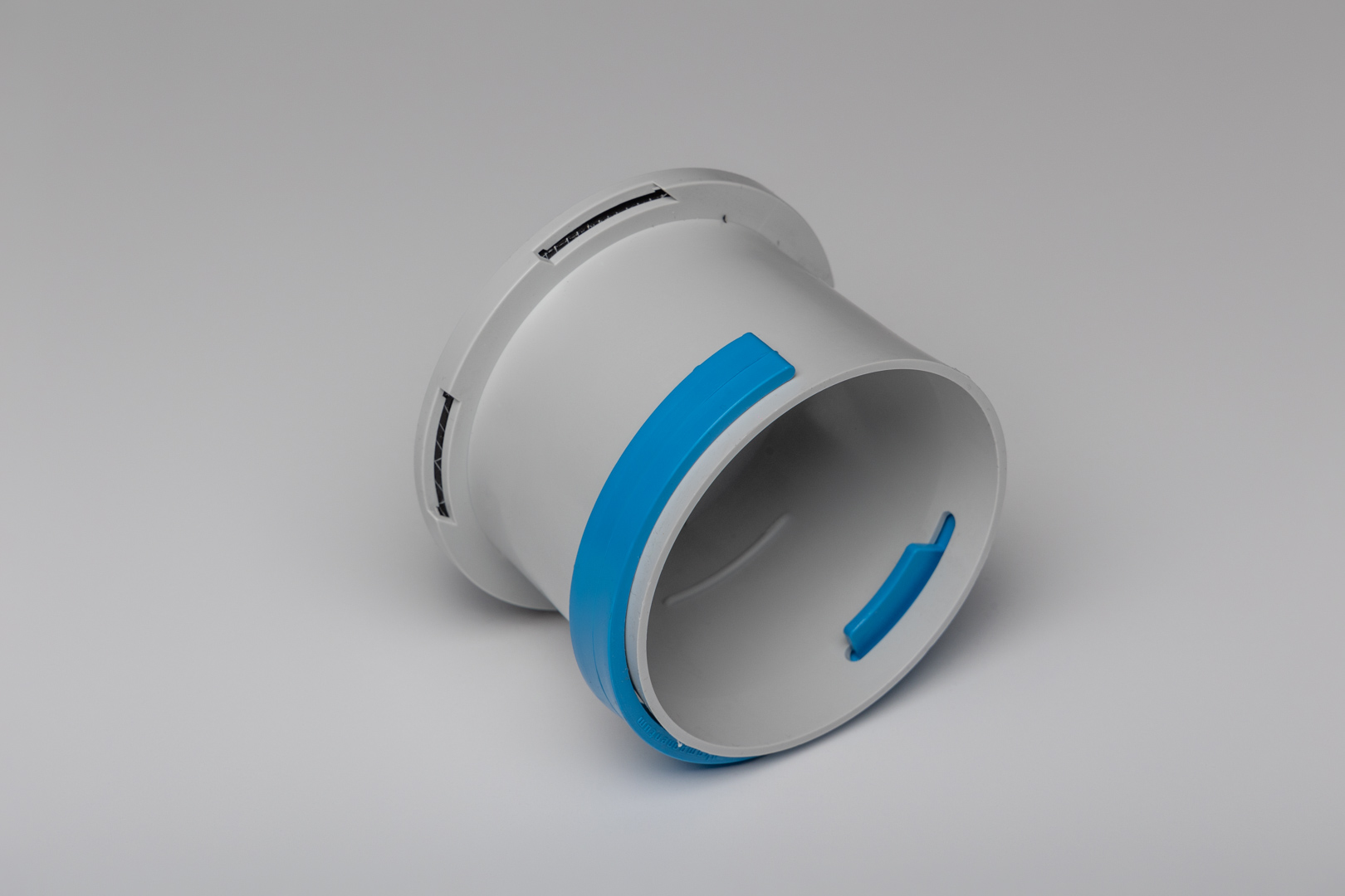 Atšaka su plastikiniu fiksatoriumi DN75